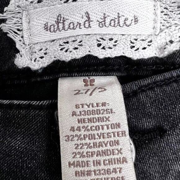 Altar’d State Cut Off Shorts Women’s Sz. 27/5 Black Denim Distressed Rockabilly - Picture 5 of 5